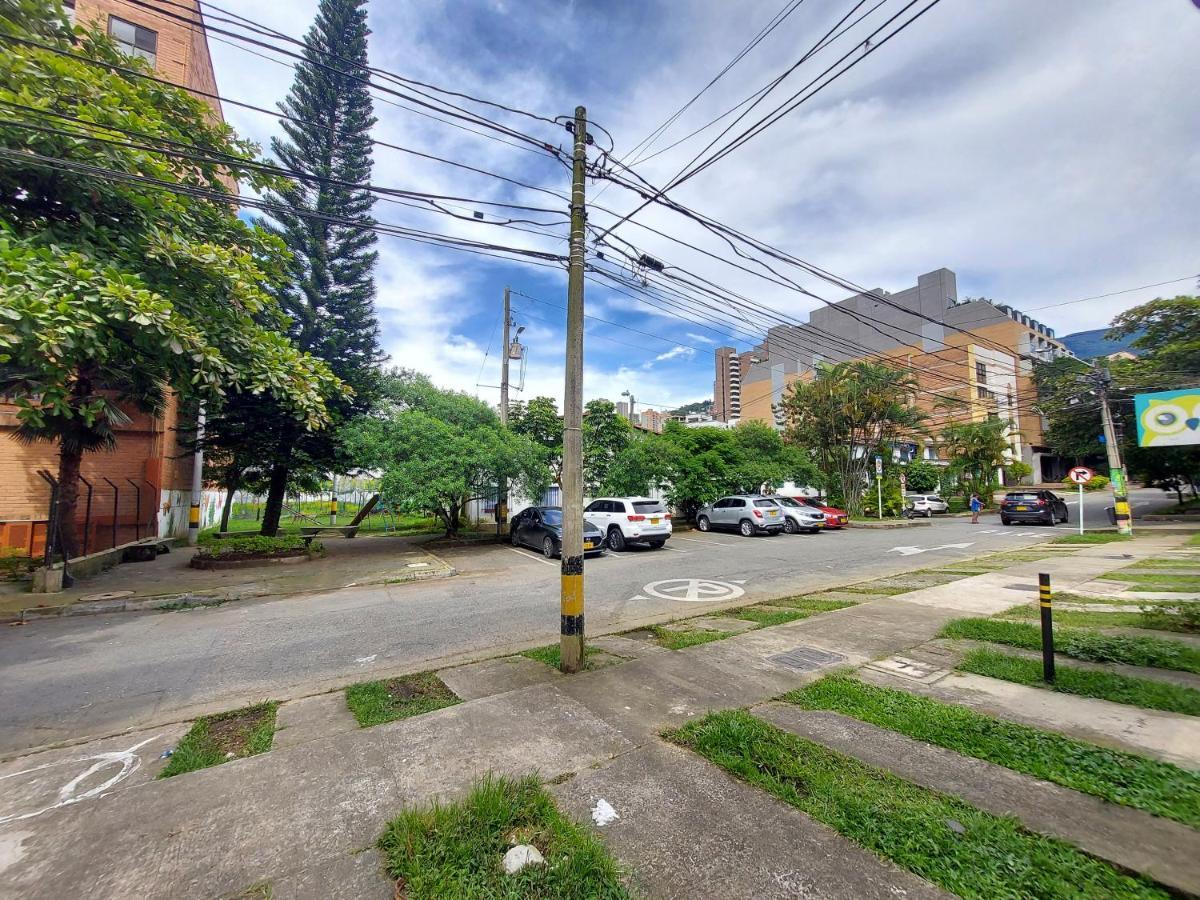 Casa Barrio Poblado Sector Manila - Parking Apartment